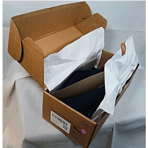 NIB Vivaia Sz 8 (39) SCARLETT Navy Blue Pointy Toe Kitten Heel Pumps - Picture 2 of 7